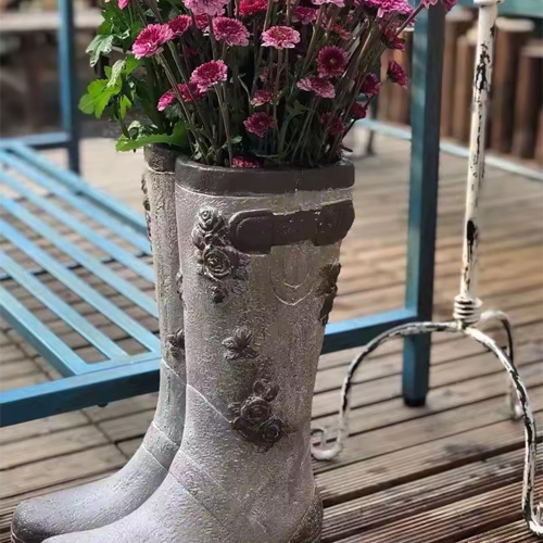 Custom home garden court floor decoration prop country farmhouse style antique resin rain boot planter shoe flower pot decor